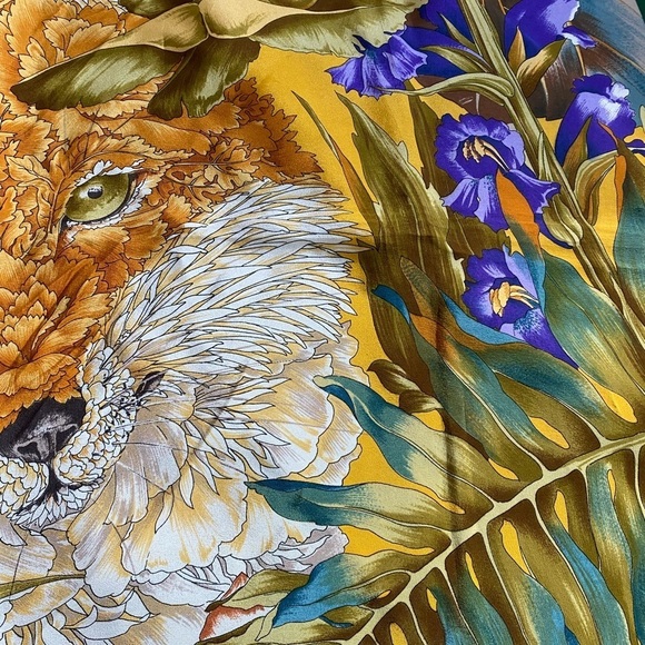 SALVATORE Ferragamo fix silk scarf with hand rolled edges - Picture 3 of 17